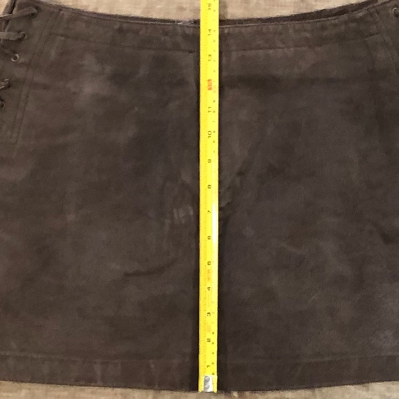 Y2K B.B. Dakota Brown Suede Mini Skirt - Picture 5 of 11